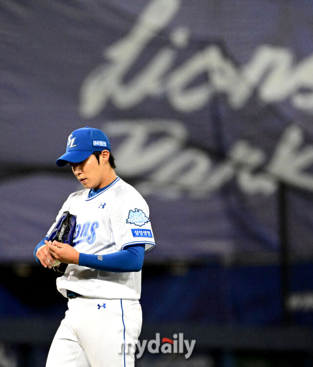 2025년 10월 13일 오후 대구 삼성라이온즈파크에서 열린 '2025 신한 SOL Bank KBO 포스트시즌' SSG 랜더스와 삼성 라이온즈의 준플레이오프 3차전 경기. 삼성 선발투수 원태인이 투구를 준비하고 있다./마이데일리