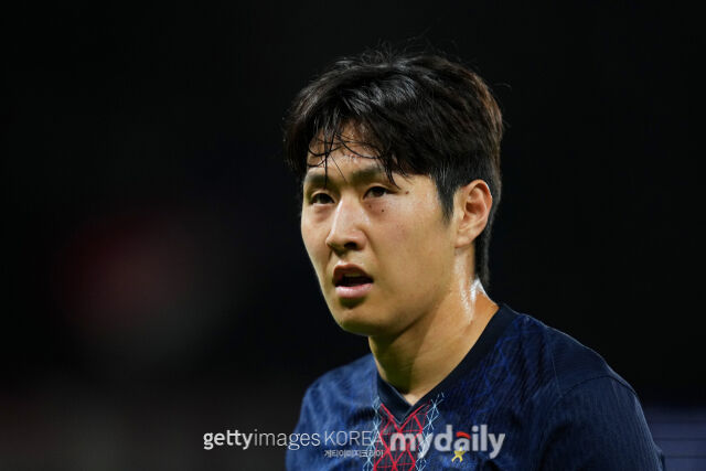 챔피언스리그 이강인 PSG 유니폼 착용 경기 모습