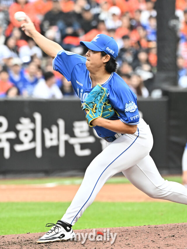 18일 오후 대전광역시 중구 대전 한화생명볼파크에서 진행된 '2025 프로야구 KBO리그 포스트시즌' 플레이오프(PO) 1차전 한화이글스와 삼성라이온즈의 경기. 삼성 양창섭이 역투하고 있다./마이데일리