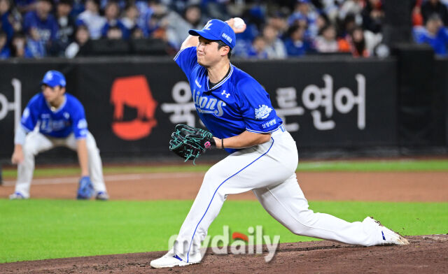 2025년 10월 24일 오후 대전한화생명볼파크에서 열린 '2025 신한 SOL BANK KBO 포스트 시즌' 삼성 라이온즈와 한화 이글스의 플레이오프(PO) 5차전 경기 삼성 선발투수 최원태가 역투하고 있다./마이데일리