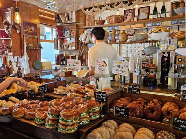 베이글이 진열된 런던베이글뮤지엄 매장. /런던베이글뮤지엄