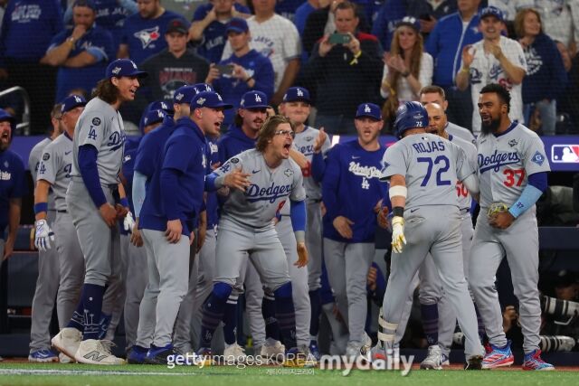 미겔 로하스와 다저스 선수들/게티이미지코리아