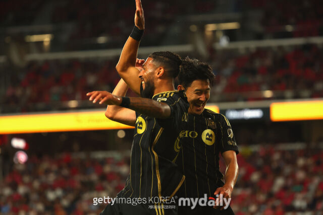 손흥민(오른쪽)과 데니스 부앙가./게티이미지코리아