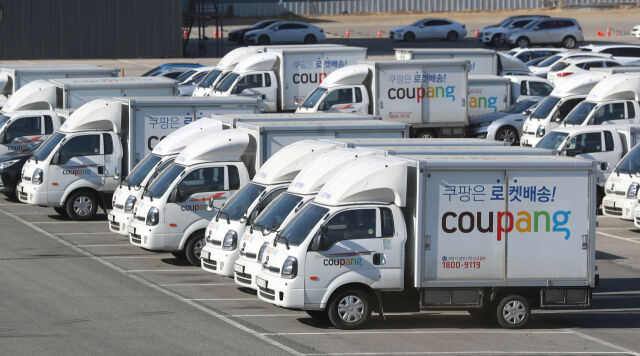 서울 서초구의 한 주차장에 주차된 쿠팡 배송트럭 모습. /뉴시스