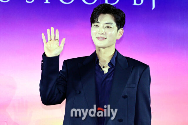 2025년 11월 5일 서울 용산 CGV에서 진행된 넷플릭스 '당신이 죽였다' 제작발표회에서 장승조가 포즈를 취하고 있다.