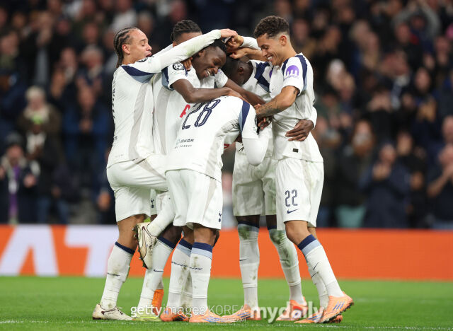 득점 후 함께 기뻐하는 토트넘 선수들. /게티이미지코리아