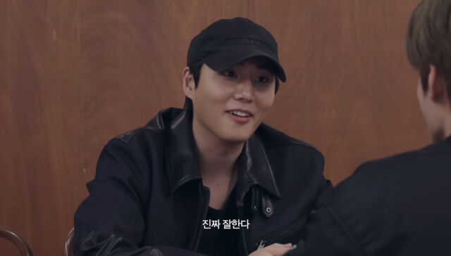 영케이가 세 번째 당나귀의 노래 실력에 감탄하고 있다. / 유튜브 '공케이' 화면 캡처