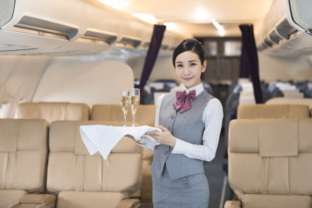 중국의 한 항공사가 기혼 여성과 전업주부를 대상으로 승무원을 모집하면서 ‘항공 이모(air aunts)’라는 표현을 사용해 논란이 일고 있다. 사진은 기사와 관련 없음./게티이미지뱅크