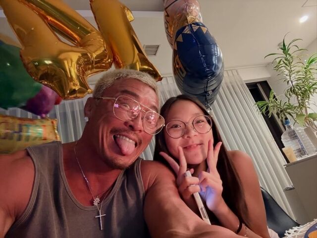 이종격투기 선수 겸 방송인 추성훈과 딸 추사랑이 생일 파티를 즐기고 있다. / 추성훈 인스타그램