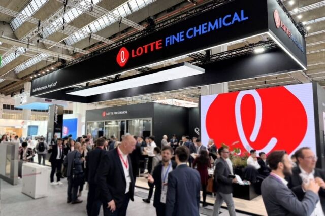 롯데정밀화학 독일 CPHI 전시 부스. /롯데정밀화학