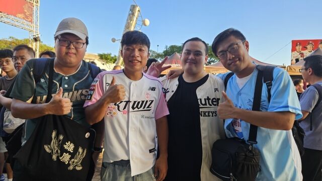 안현민 유니폼을 입은 야구팬./KT 위즈