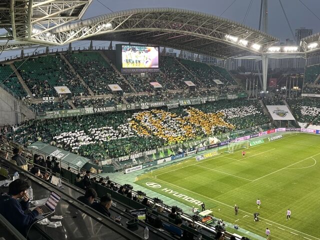 전주월드컵경기장 카드 섹션./전주월드컵경기장=노찬혁 기자