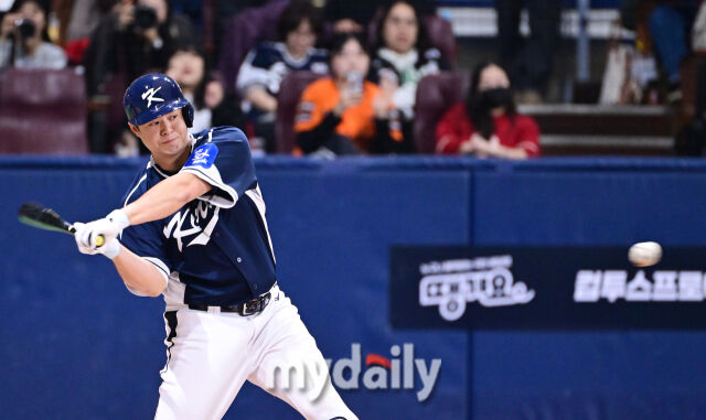 9일 오후 서울 구로구 고척스카이돔에서 진행된 '2025 NAVER K-BASEBALL SERIES' 대한민국-체코와의 평가전 경기. 대한민국 노시환이 2회초 타격을 하고 있다./마이데일리
