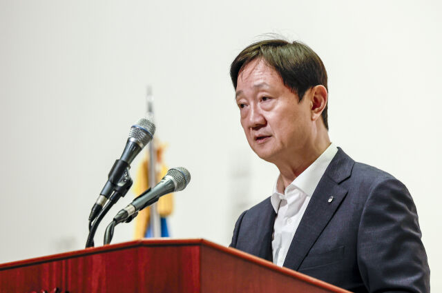 이찬진 금융감독원장이 지난 9월 금융감독원에서 열린 금융소비자보호 강화를 위한 임직원 결의대회에서 당부의 말을 하고 있다. /뉴시스