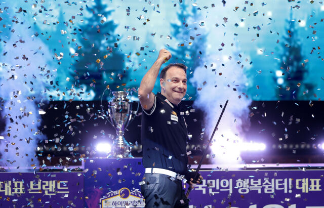 다니엘 산체스가 우승 직후 환호하고 있다./PBA