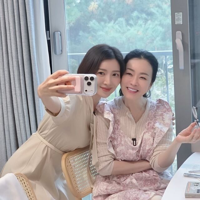 김정난과 윤세아가 변함없는 미모를 뽐냈다. / 김정난 인스타그램