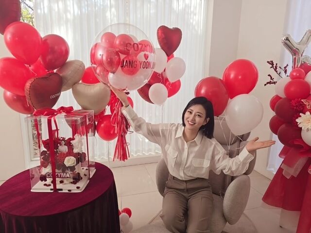 가수 장윤정이 모델로 활동 중인 브랜드와 10주년을 맞았다. / 장윤정 인스타그램