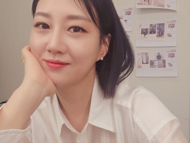 가수 장윤정이 모델로 활동 중인 브랜드와 10주년을 맞았다. / 장윤정 인스타그램