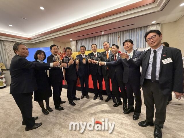 미즈시마 고이치 주한일본대사와 일본 소도시 현지사./이지혜 기자