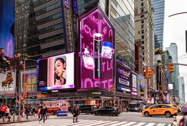 메디큐브 타임스퀘어 광고. /에이피알