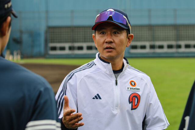 두산 베어스 손시헌 퀄리티컨트롤(QC) 코치./두산 베어스