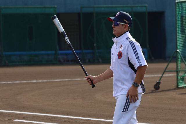 두산 베어스 손시헌 퀄리티컨트롤(QC) 코치./두산 베어스