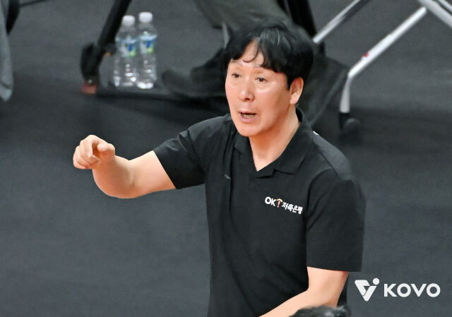 OK저축은행 신영철 감독./KOVO