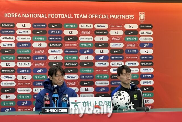 13일 대전월드컵경기장에서 열린 대한민국 축구대표팀 공식 기자회견. 홍명보 감독과 이재성./대전월드컵경기장=노찬혁 기자