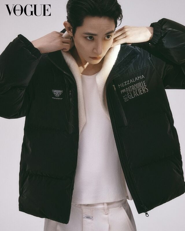 ‘오로라 미들 다운’ 착용 / '보그 코리아' 12월호 화보