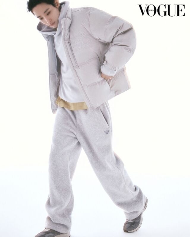 오로라 미들 다운’ 착용 / '보그 코리아' 12월호 화보