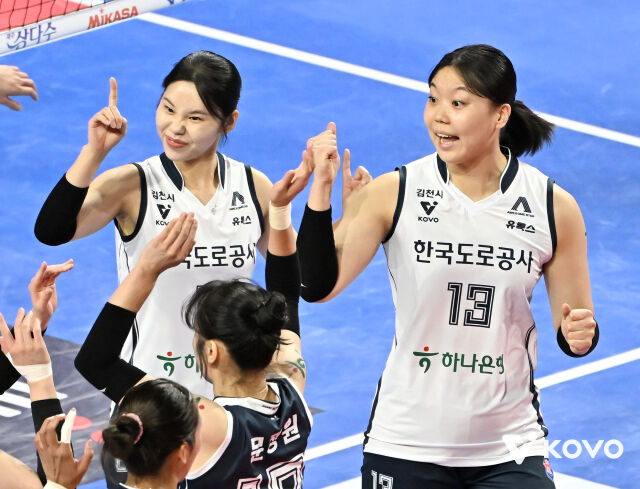 한국도로공사 이윤정과 이지윤./KOVO