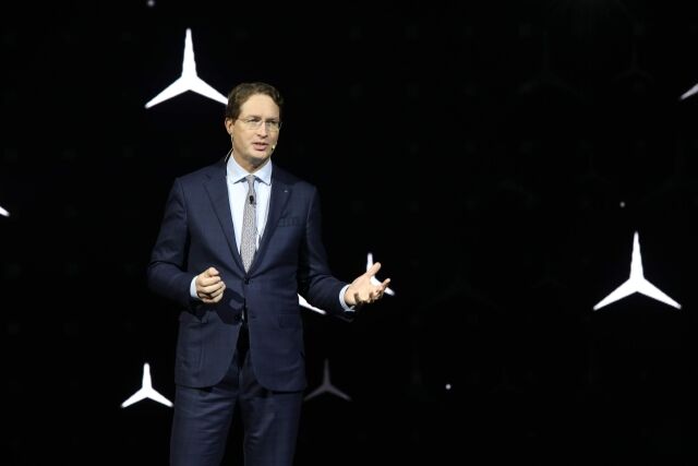 올라 칼레니우스 메르세데스-벤츠 그룹 AG CEO가 14일 인천 파라다이스시티에서 진행된 ‘메르세데스-벤츠 미래 전략 간담회’에서 발표하고 있다. /벤츠코리아