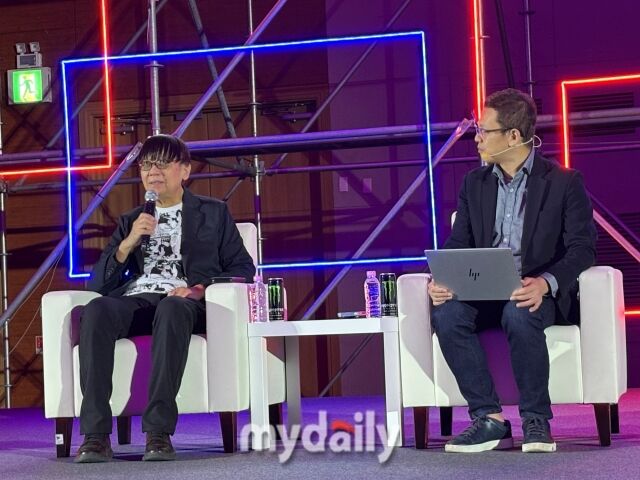 14일 부산 벡스코 컨벤션홀에서 열린 지스타 2025 G-CON 무대에서 호리이 유지가 답변하고 있다. /박성규 기자