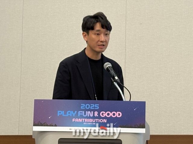 한재영 스마일게이트 메가포트 이사가 14일 부산 벡스코 컨벤션홀에서 열린 ‘2025 플레이 펀&굿 포럼’에서 발표하고 있다. /박성규 기자
