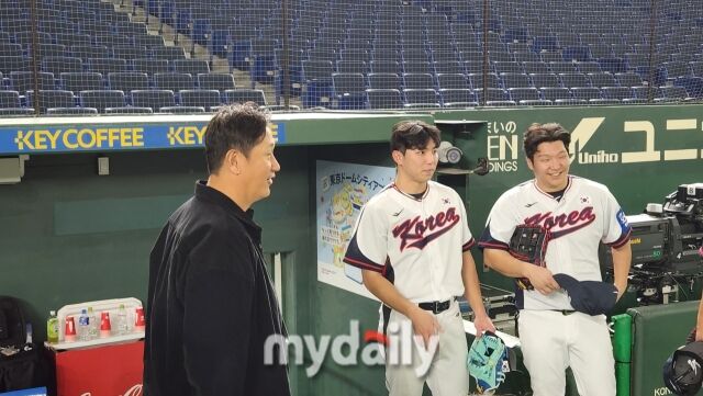 후배들에게 조언하는 이대호./도쿄(일본)=김경현 기자