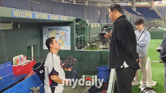 한동희와 이대호./도쿄(일본)=김경현 기자