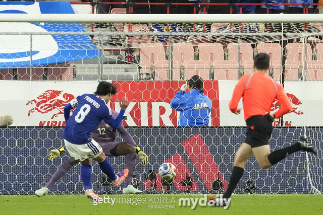 선제골을 터뜨리는 미나미노. /게티이미지코리아