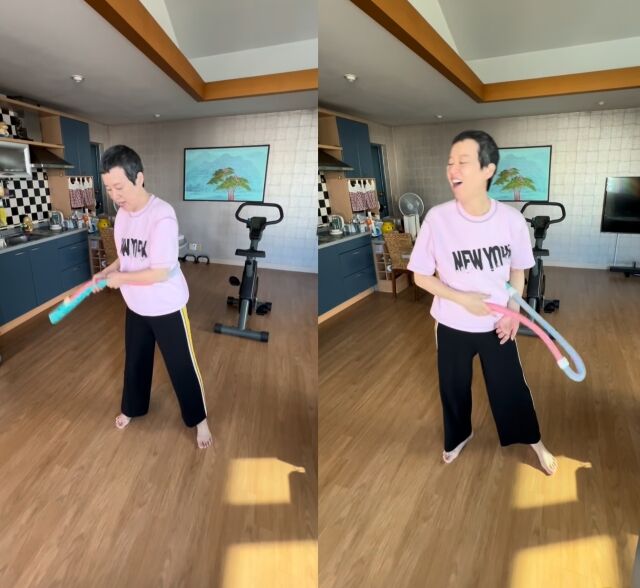 身患乳腺癌的朴美善在儿子的鼓励下笑容满面，尽情展现她对呼啦圈的热爱。