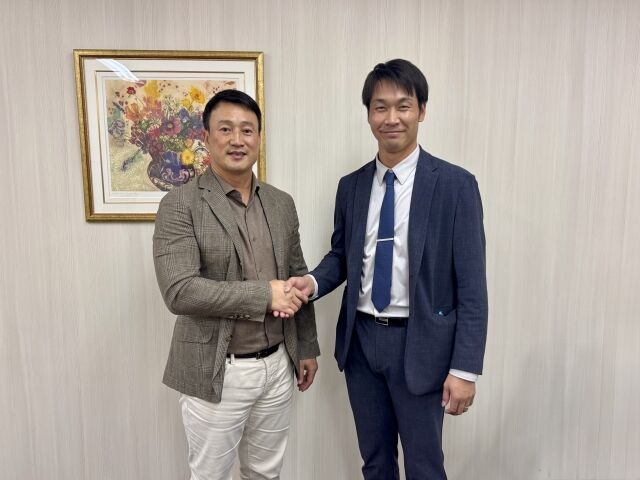 김재현 SSG 단장과 타케다 쇼타./SSG 랜더스