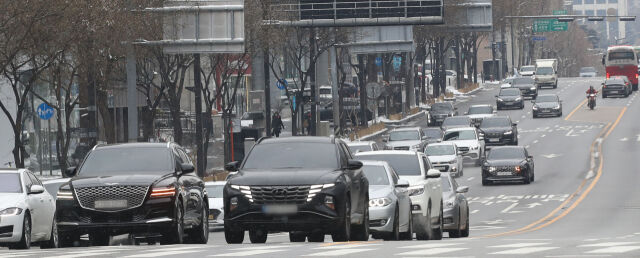 13일 보험업계에 따르면 대형 손보사 4곳(삼성화재·DB손해보험·현대해상·KB손해보험)은 올해 자동차보험료를 1.3~1.4% 인상하기로 결정했다.