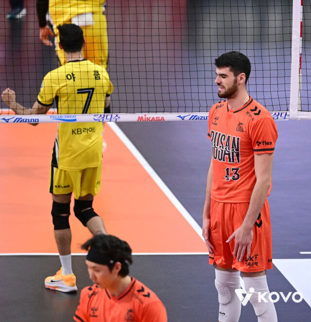 KB손해보험 야쿱과 OK저축은행 디미트로프./KOVO