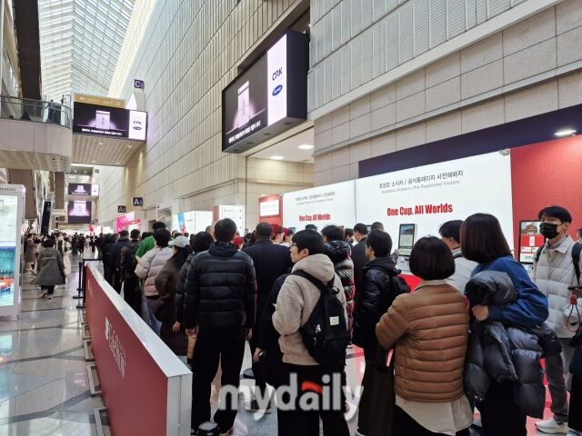 19일 오전 서울카페쇼 입장 대기줄이 길게 늘어서 있다. /방금숙 기자