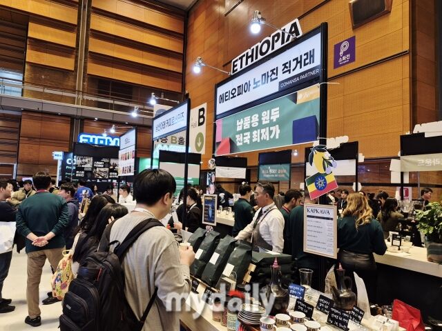 2025서울카페쇼 내 커만사 부스. 커만사는 해외 커피 농장과의 협업해 생두를 수입·유통하는 기업이다. /방금숙 기자
