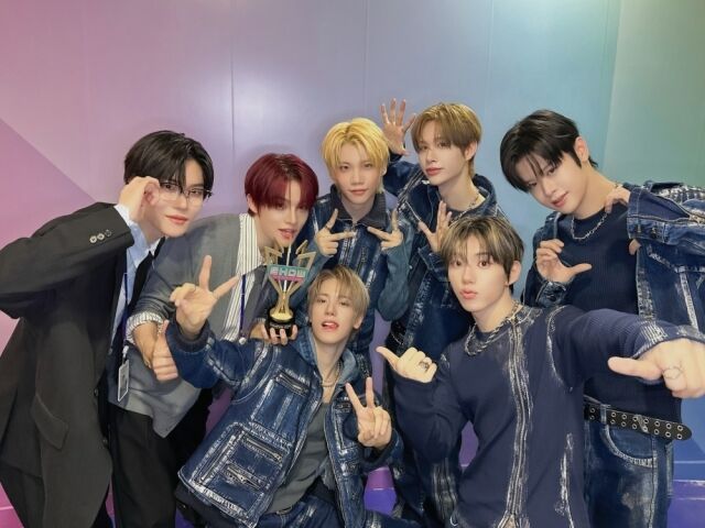 그룹 클로즈 유어 아이즈/언코어