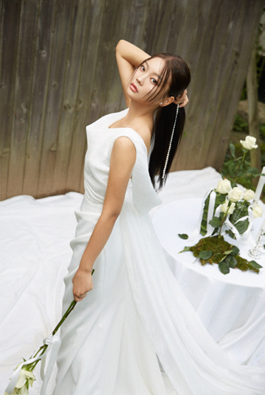 모델 최민아와 뮤지컬배우 이지호가 오는 24일 고양시 장항야구장에서 열리는 더킴로펌배 제19회 한스타 연예인 야구리그에 시구자로 선정됐다./최민아