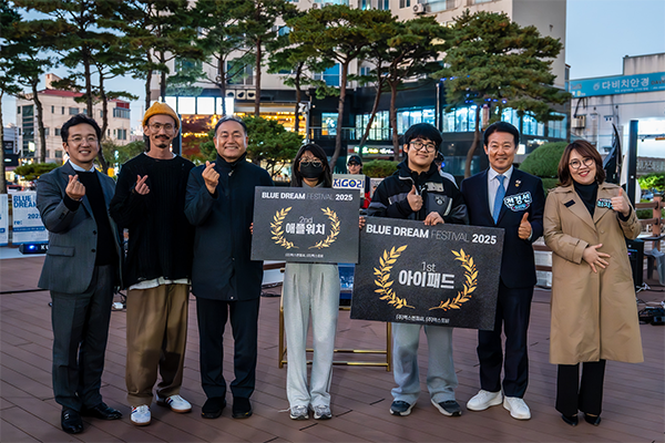 엑스엔피씨 정재정 대표(왼쪽에서 두 번째) / (주)엑스엔피씨