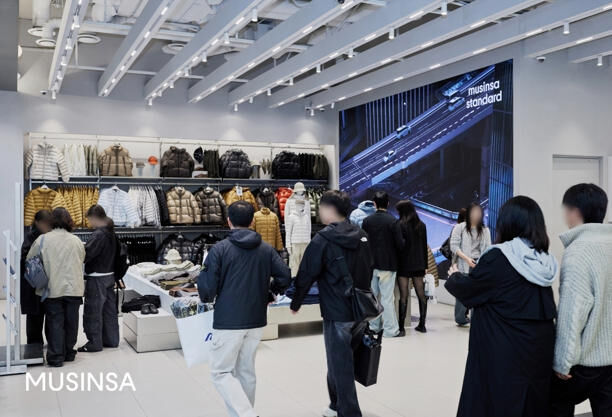 무신사 스탠다드 성수점을 방문한 고객들. /무신사
