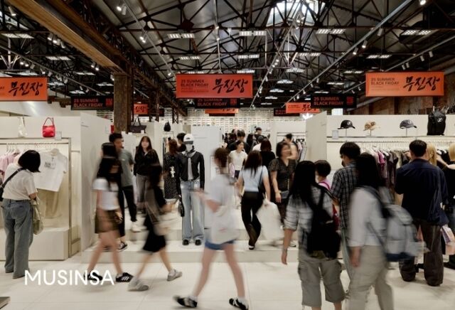 무신사 스토어 성수@대림창고 내부. /무신