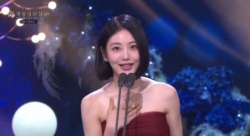 배우 신예은이 리액션 장인다운 모습을 보여주고 있다. / KBS 2TV