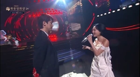 배우 박정민이 가수 화사와 무대를 같이 꾸렸다. / KBS 2TV